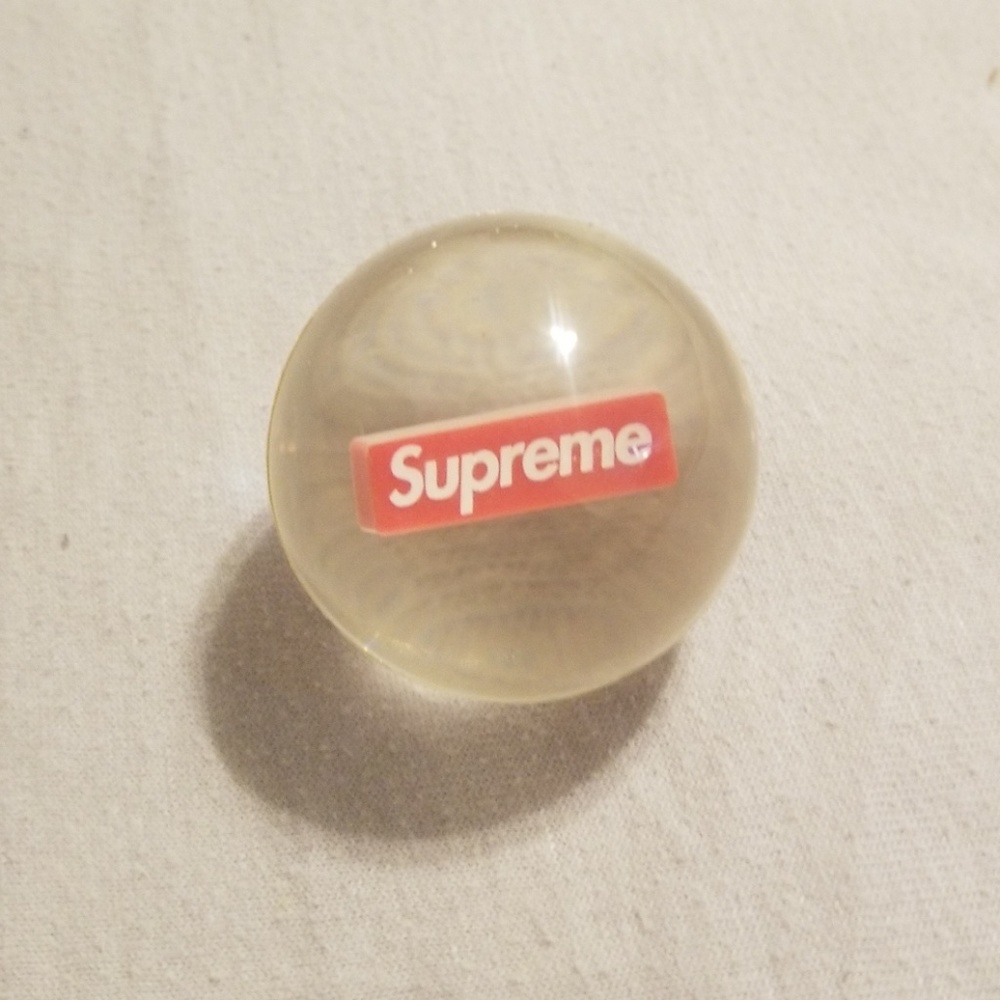 Supreme FW18 Box logo bouncy ball